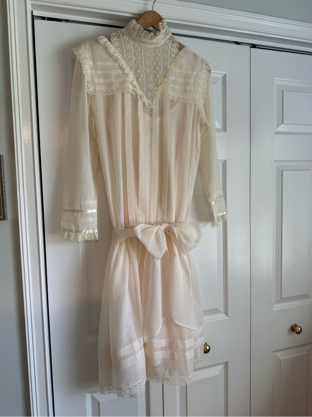 Vintage 1980’s Gunne Sax by Jessica McClintock prairie-style Victorian dress